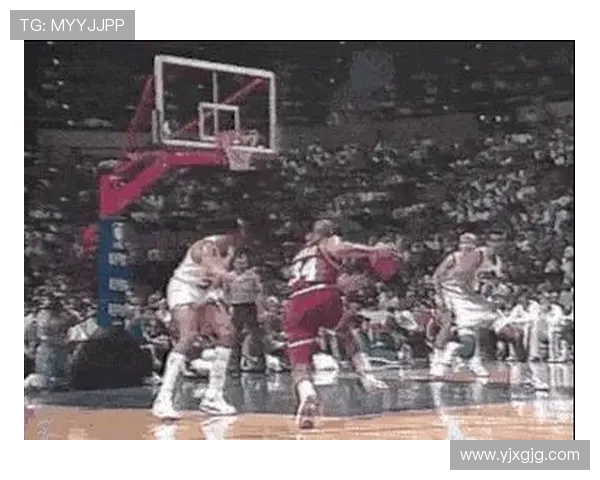 巴克利内线强打改变防守布局，无三分时代高效输出如何影响现代内线对比